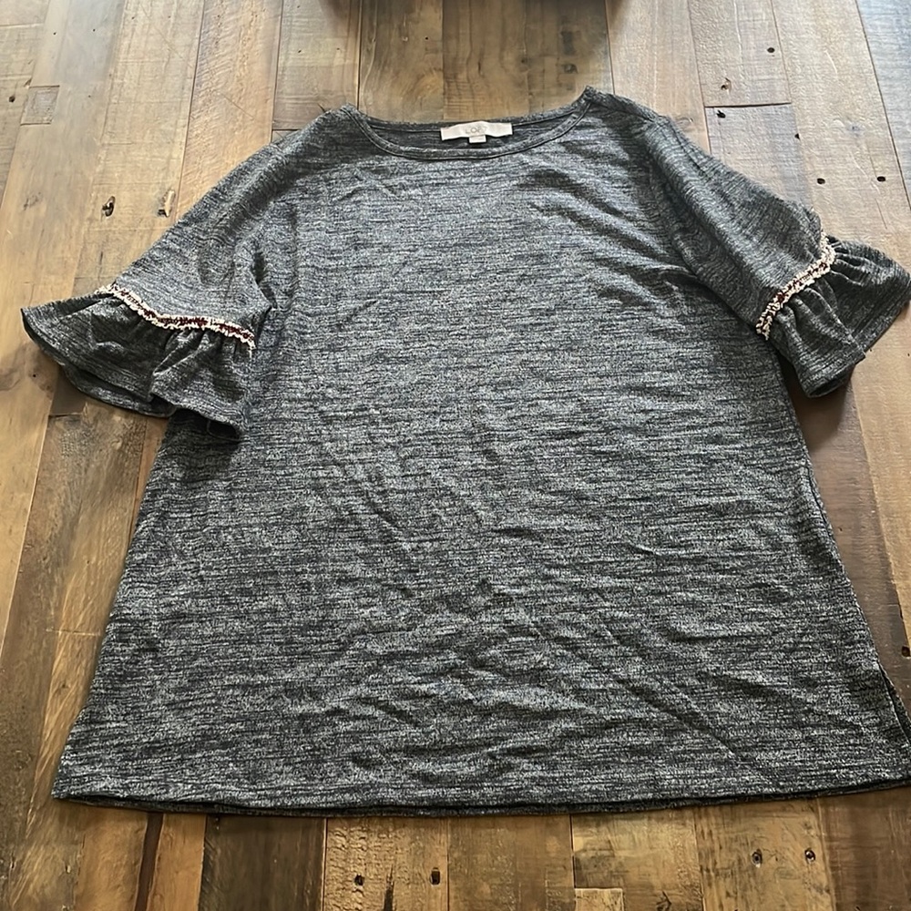 Loft flutter sleeve top - size medium
